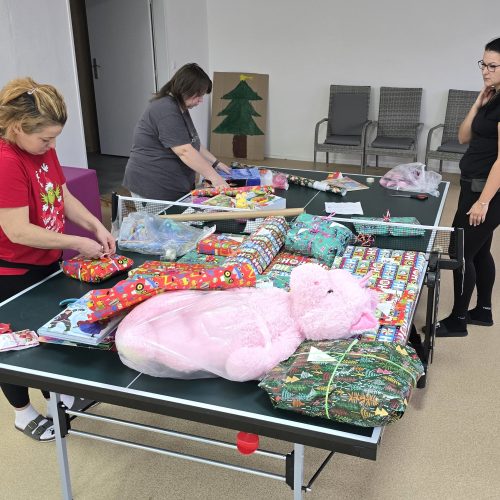 Dárky pro děti z ostravského Čtyřlístku - od zaměstnanců SŠ Ostrava