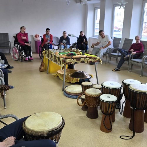 SŠ Ostrava se proměnila v les i oceán