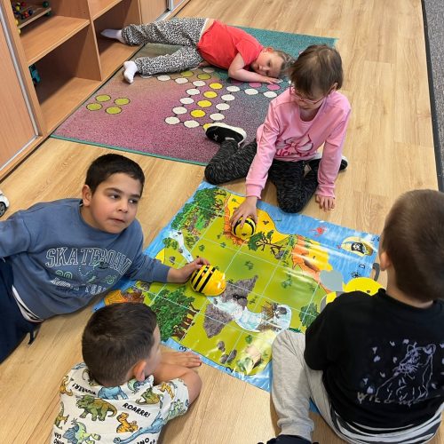 Karvinské děti objevují svět robotiky