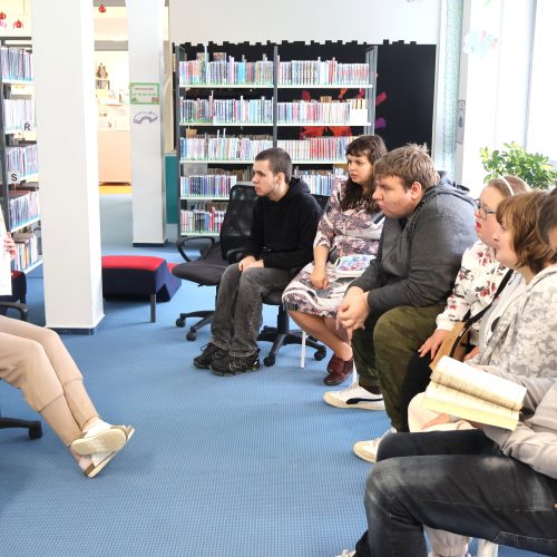 Beseda v knihovně s žáky SŠ Karviná - Co nám chce kniha říct